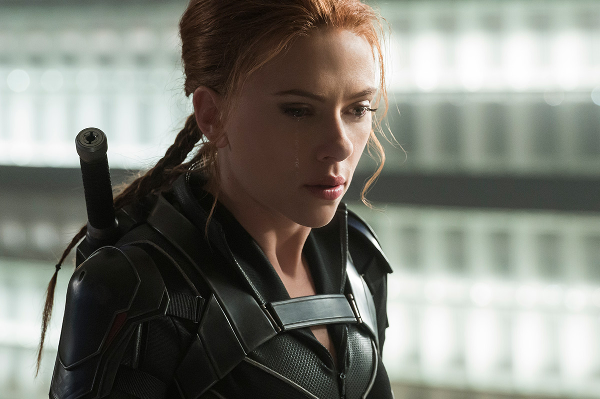 Scarlett Johansson en una escena de Black Widow.