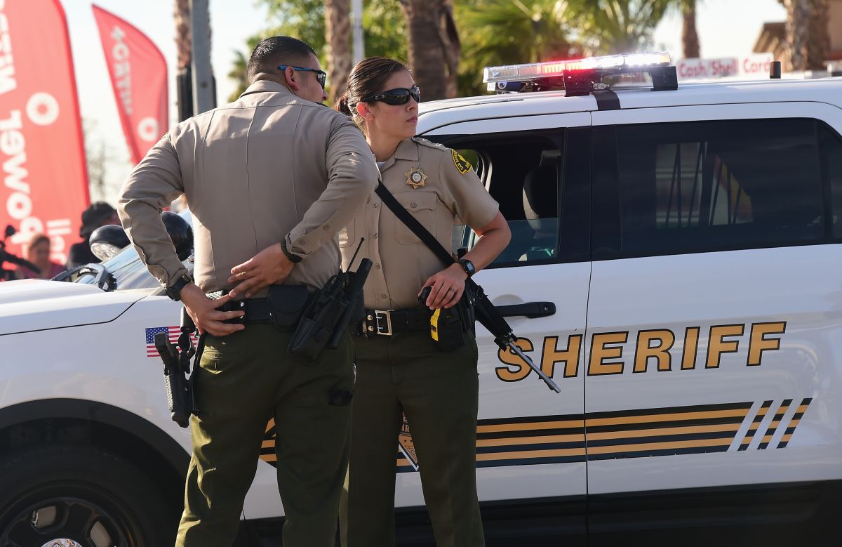 El Departamento del Sheriff de San Bernardino investiga el caso del alguacil de Los Ángeles.