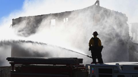 Al menos un herido en tiroteo activo en estación de bomberos cerca de Santa Clarita