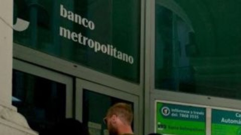 Turistas extranjeros no podrán usar dólares en los bancos de Cuba para obtener moneda local.