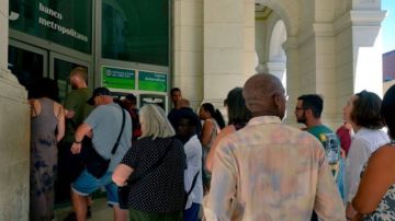 Turistas extranjeros no podrán usar dólares en los bancos de Cuba para obtener moneda local.