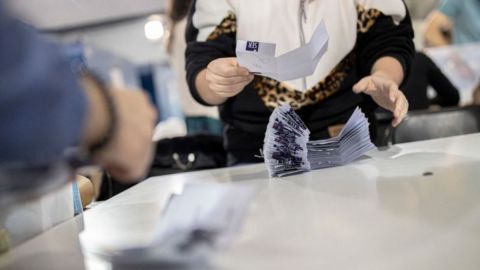 Los chilenos elegirán a 13 de los 16 gobernadores regionales en segunda vuelta.