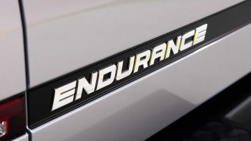 Primer plano del nombre "endurance" en letras blancas sobre fondo negro