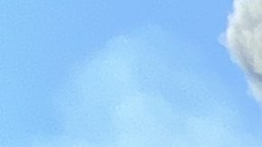 El incendio de un área de reciclaje en Phoenix se extendió rápidamente.