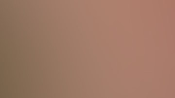 Johnny López con el micrófono de 'El Gordo y La Flaca'