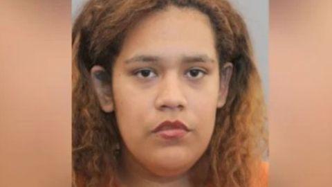 Angela Mía Vargas disparó una pistola contra un perro.