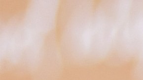 Maite Perroni en una alfombra roja en el 2019