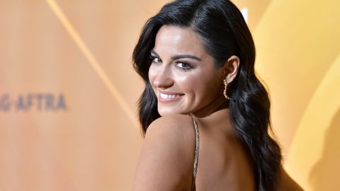 Maite Perroni en una alfombra roja en el 2019