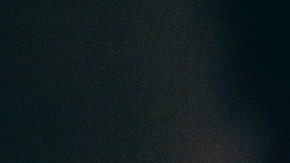 Foto de un hombre conduciendo un auto.