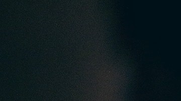 Foto de un hombre conduciendo un auto.