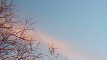 Familiares de mineros esperan por información sobre sus seres queridos tras la inundación y el colapso de una mina en Coahuila.