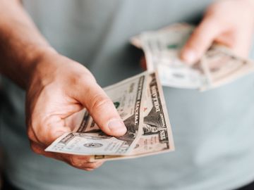 El calendario de los 25 estados que se decidieron a eliminar los beneficios de desempleo para promover el empleo-pexels-karolina-grabowska-4386417.jpeg