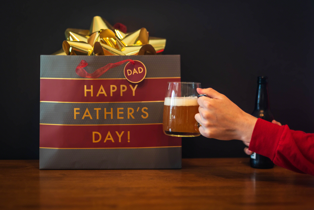 Regalos para el Día del Padre con cerveza y tener un día divertido. 