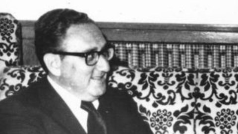 Kissinger y Zhou Enlai negociaron los términos de la visita de Nixon a China.