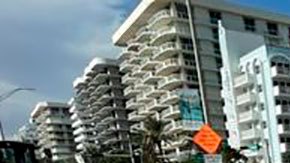 Este miércoles medios locales publicaron unas imágenes en las que se ve que el solar donde se levantaba Champlain Towers South está ahora prácticamente limpio y despejado.