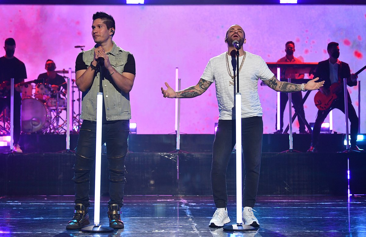 Chino y Nacho en Premios Juventud 2021