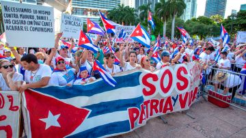 Miles acudieron a la manifestación realizada en Miami contra la represión en Cuba.