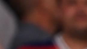 Con botellas y piedras varios fanáticos se enfrentaron en Wembley.