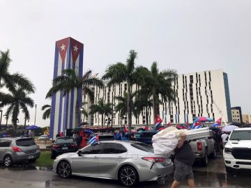 En Miami, cientos de cubanos salieron a las calles para solidarizarse con sus compatriotas.