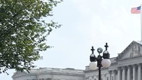 El senador Chuck Schumer participó en un evento organizado por ABIC frente el Capitolio.