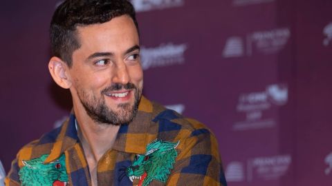 Luis Gerardo Méndez aplaude apertura de la Academia del Oscar con los latinos.