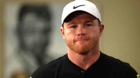 Canelo entrena para Caleb Plant