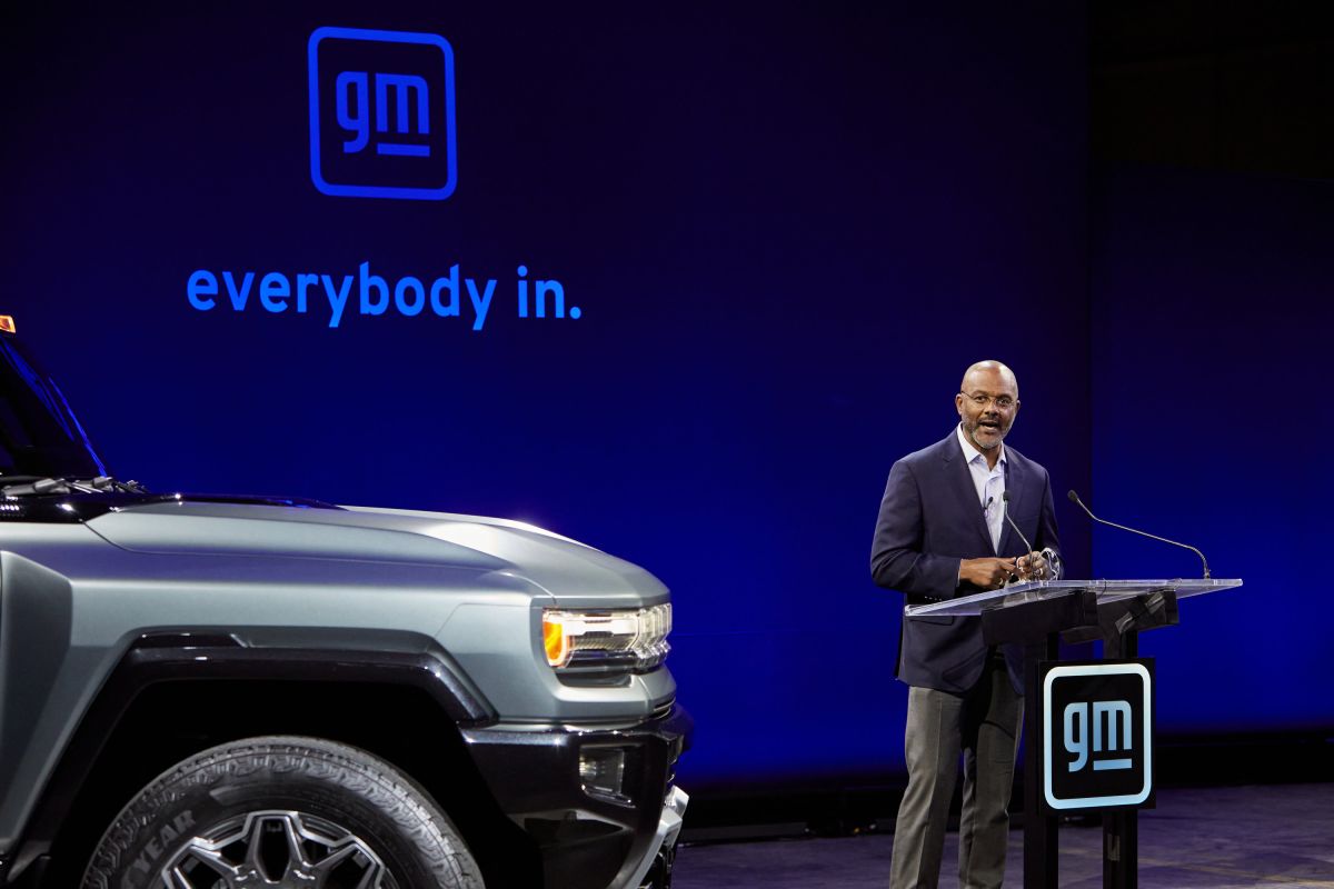 Foto de Gerald Jhonson, vice presidente ejecutivo de General Motors