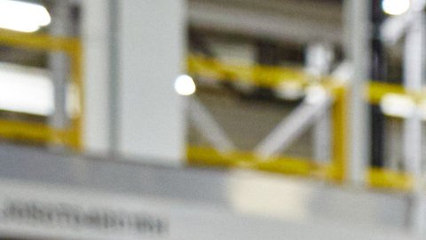 Foto de varios empleados de General Motors en una fábrica