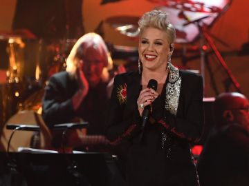 La cantante se sintió orgullosa por la actitud de las deportistas.