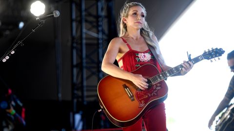 La estrella country Ashley Monroe revela que padece un extraño caso de cáncer de sangre