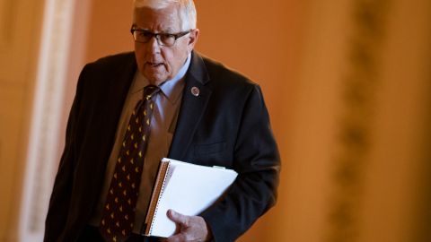 Murió el exsenador Mike Enzi a los 77 años tras sufrir un accidente de bicicleta