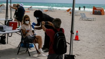 Más de 330,000 recibieron vacunas esta semana en Florida.