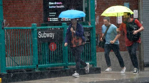 Las fuertes lluvias de Elsa causaron inundaciones en Nueva York.