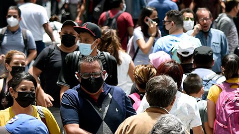 Tercera ola de COVID-19 en México se extiende entre jóvenes y no vacunados