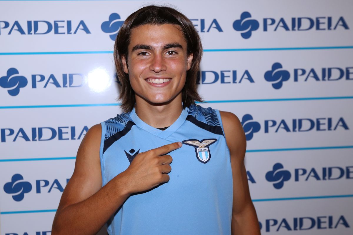 El jugador argentino, nacido en México y con nacionalidad española reforzará el ataque del Lazio.