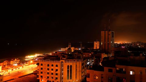 Israel ataca la Franja de Gaza, tras casi un mes sin hostilidades, en respuesta a globos incendiarios