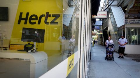 Una mujer que rentó un auto en Hertz encontró un condón usado y la compañía le cobró una cuota de limpieza-GettyImages-12639451862.jpg