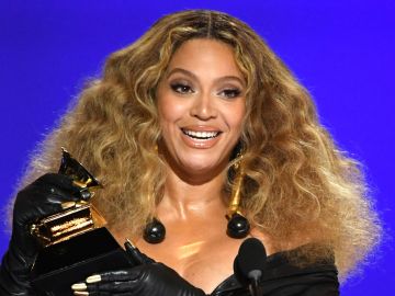 Fotografían a Beyoncé llevando un bolso Telfar y las redes sociales explotan de emoción