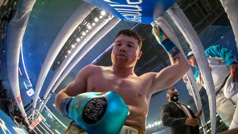 A Canelo se le va de las manos la posibilidad de convertirse en el campeón indiscutible.