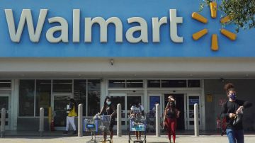 Una mujer gana un pleito por $125 millones de dólares al demandar a Walmart por discriminación-GettyImages-1318710655.jpeg