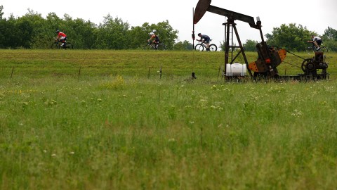El precio del petróleo podría superar los $100 dólares por barril y afectar a tu bolsillo-GettyImages-1319701874.jpg
