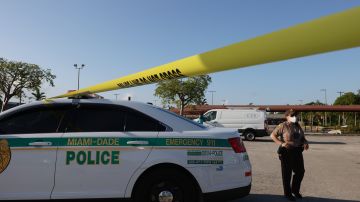 La Policía de Miami-Dade dijo que la mujer dejó a la niña en el vehículo durante siete horas. Foto de archivo.
