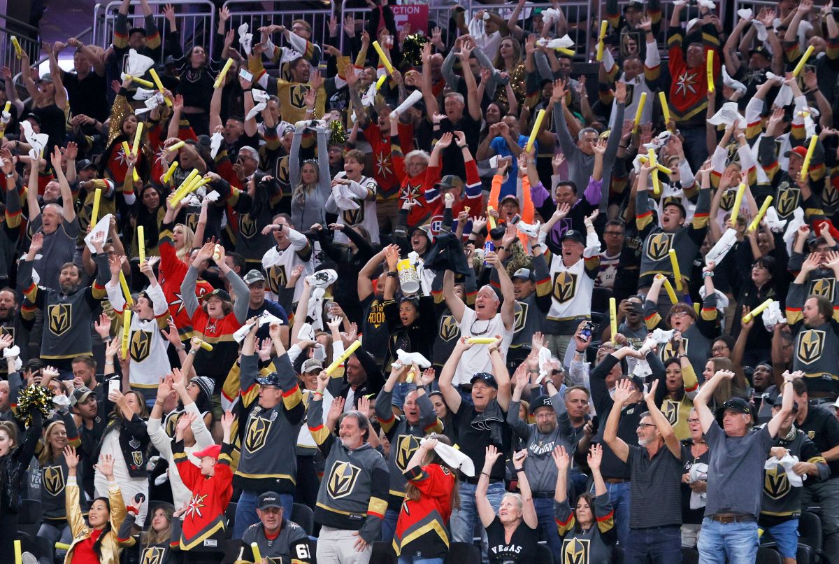 El uso de mascarillas no existió en un juego de la NHL en Las Vegas el 14 de junio.