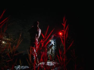 El gobernador de Texas quiere que más militares vigilen la frontera.