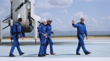 Jeff Bezos apuesta todo para que la NASA elija a Blue Origin para el viaje a la luna.