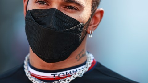 El británico aseguró que todo el mundo merece tener la libertad de decidir ser uno mismo.