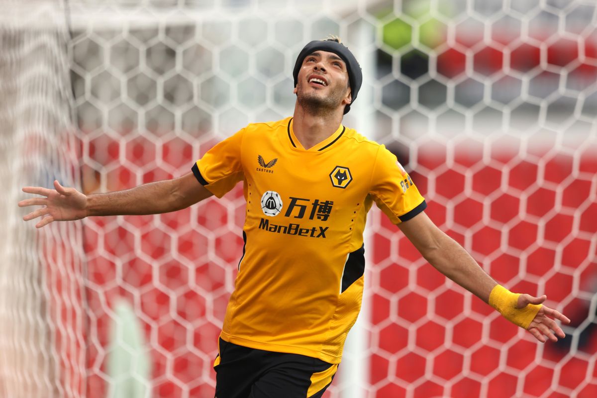 Raúl Jiménez reached 50 goals for Wolverhampton in official matches