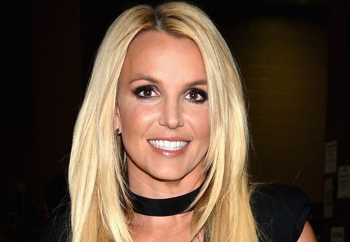 Britney Spears celebrates her freedom by defying Instagram censorship by posing without clothes!