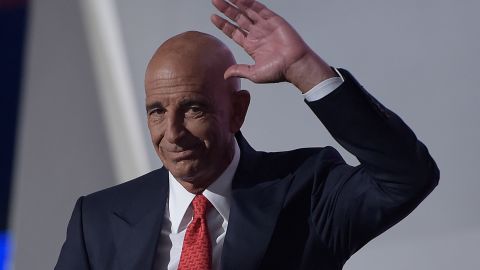 Tom Barrack, el recaudador de fondos de Donald Trump, fue detenido por cargo federales en Los Ángeles