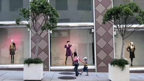 Robo en Neiman Marcus: nueve personas sacan mercancía de la sucursal de San Francisco